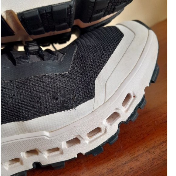 women's On Cloud running shoes sz 7-INNER SIDE DAMAGE - Picture 4 of 10